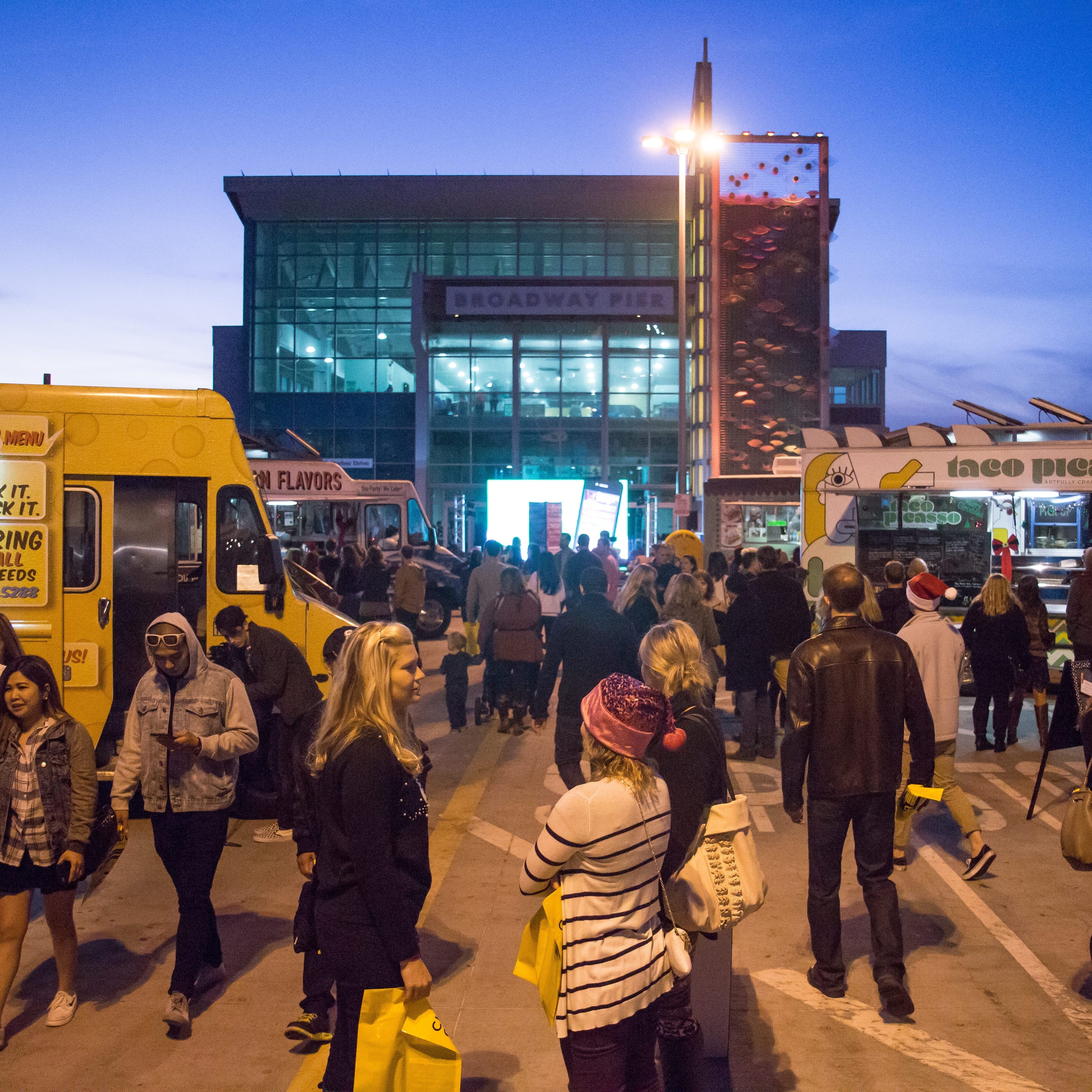 Holly Jolly Live Music